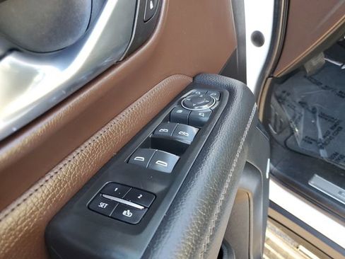 Used 2022 GMC Yukon Denali image 17