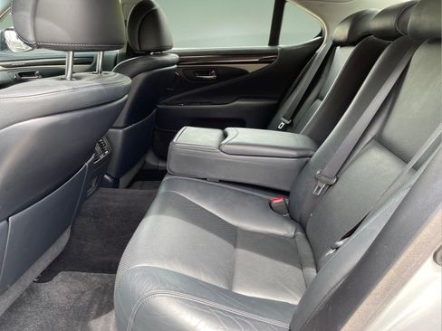 Used 2015 Lexus LS 460 w/ Comfort Package RWD image 13