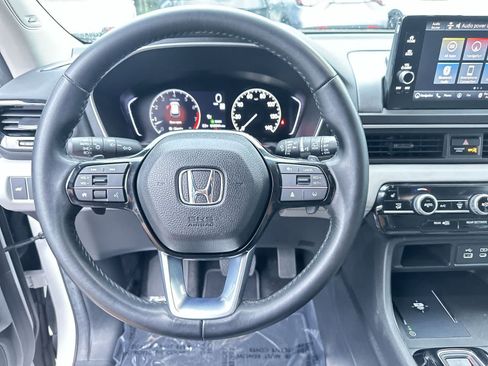 Used 2025 Honda Pilot Touring image 18