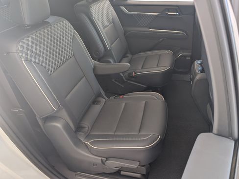 Used 2024 GMC Acadia Denali FWD image 23