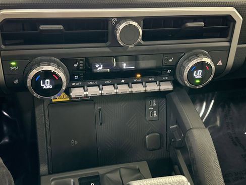 Used 2025 Toyota 4Runner Limited image 24