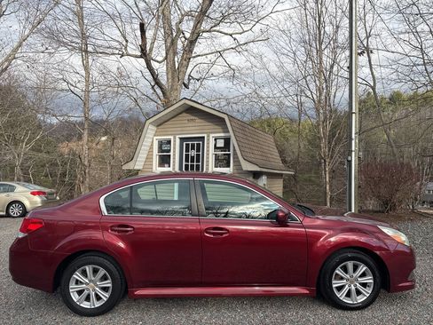 Used 2010 Subaru Legacy 2.5i Premium image 7