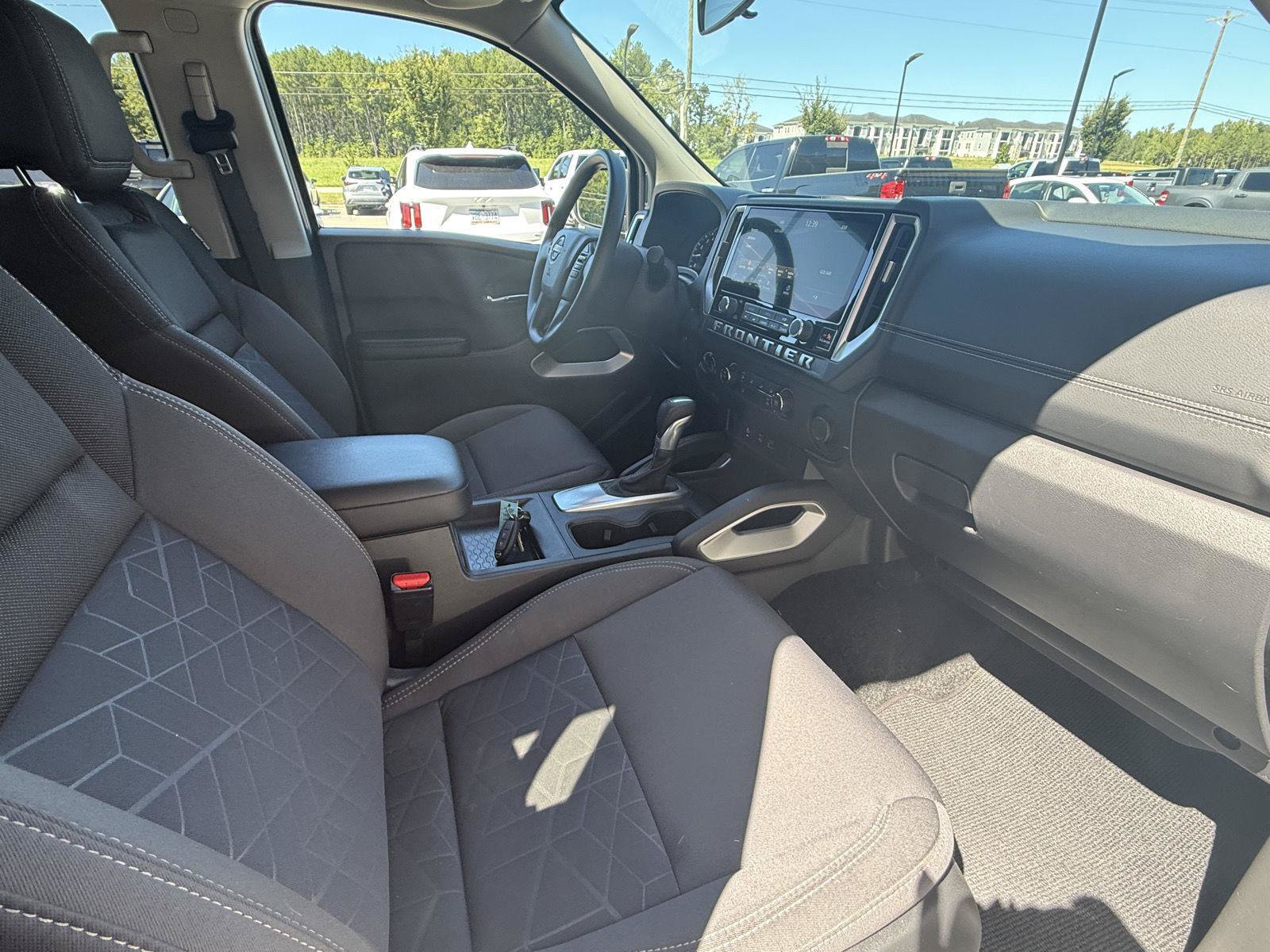 Used 2025 Nissan Frontier SV AWD/4WD image 21