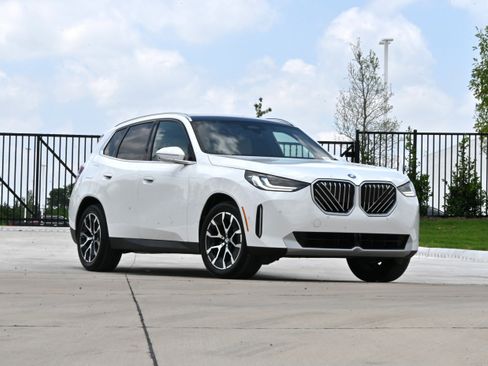 Certified 2025 BMW X3 xDrive30 w/ Premium Package AWD/4WD image 2
