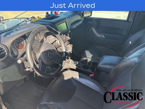 Used 2017 Jeep Wrangler Sahara image 13