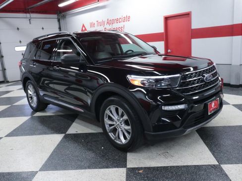 Used 2021 Ford Explorer XLT w/ Equipment Group 202A RWD image 3