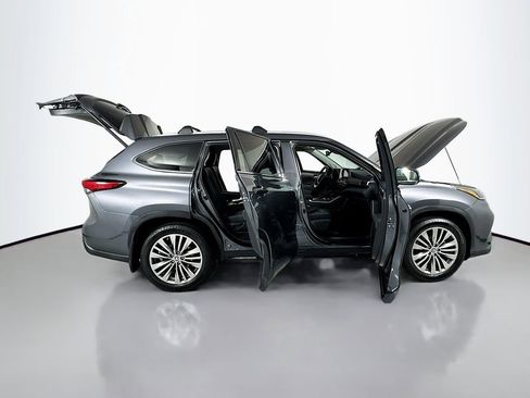 Used 2021 Toyota Highlander Platinum image 30