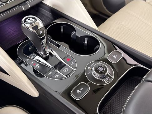 Used 2021 Bentley Bentayga AWD/4WD image 15