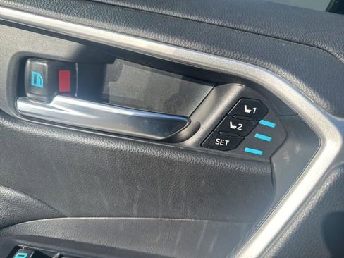 Used 2021 Toyota RAV4 XLE Premium image 16