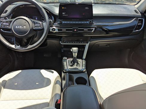 Certified 2022 Kia Seltos EX AWD/4WD image 12