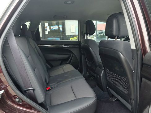 Used 2011 Kia Sorento LX image 18