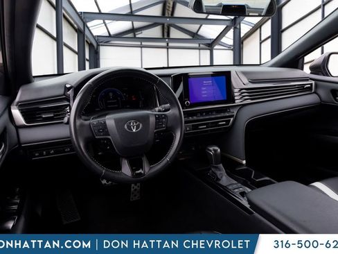 Used 2025 Toyota Camry SE FWD image 13