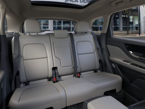 Used 2026 Lincoln Corsair Premiere image 11