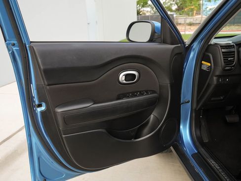 Used 2016 Kia Soul + w/ Designer's Package FWD image 13