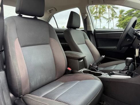 Used 2018 Toyota Corolla LE FWD image 13