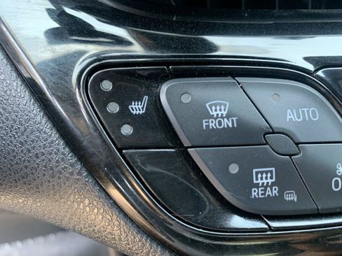 Used 2018 Toyota C-HR XLE FWD image 17