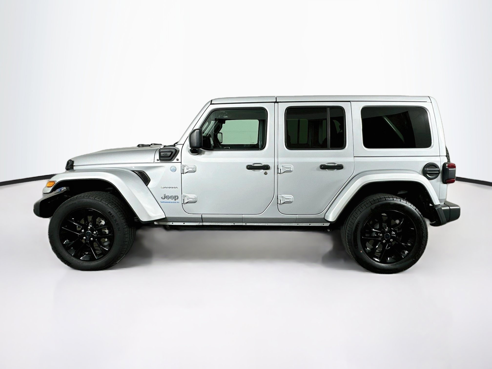 Used 2024 Jeep Wrangler Unlimited Sahara w/ Safety Group AWD/4WD image 4
