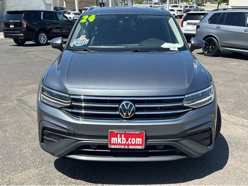 Used 2024 Volkswagen Tiguan SE image 2