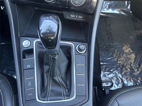 Used 2024 Volkswagen Jetta SE image 28