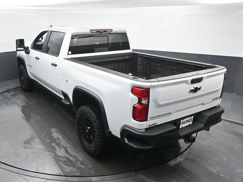 Used 2024 Chevrolet Silverado 2500 ZR2 w/ Technology Package image 44