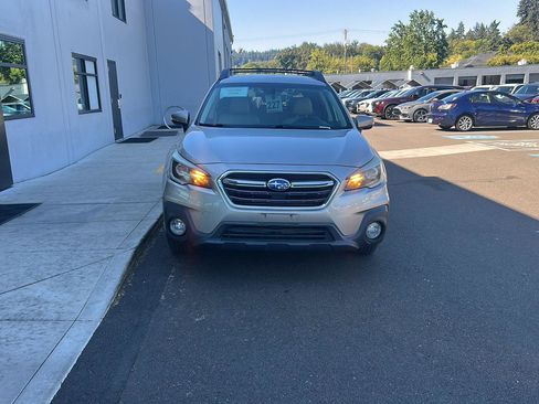 Used 2018 Subaru Outback 3.6R Limited AWD/4WD image 5
