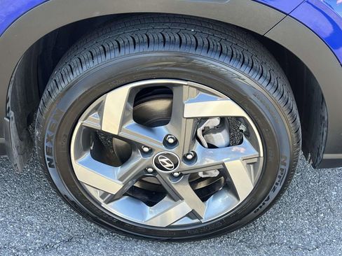 Used 2024 Hyundai Venue Limited image 9