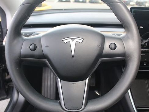 Used 2019 Tesla Model 3 Standard Range Plus image 17