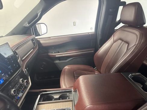 Used 2024 Ford Expedition Limited image 16