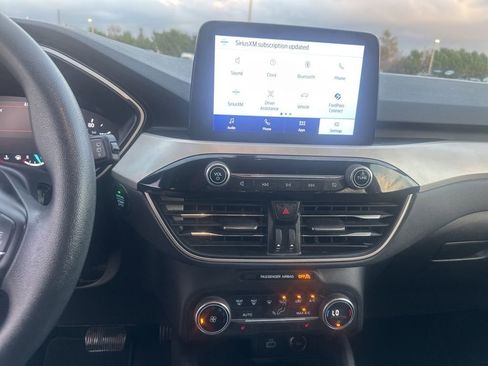 Used 2020 Ford Escape SE image 17