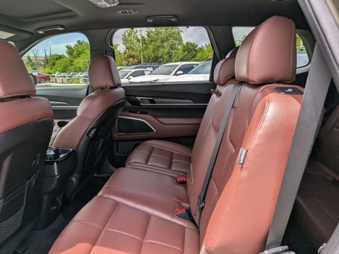 Used 2024 Kia Telluride EX FWD image 19