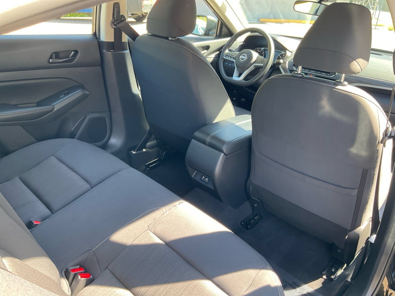 Used 2025 Nissan Altima 2.5 SV FWD image 21