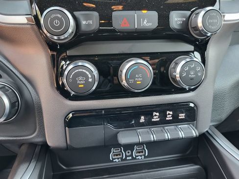 New 2026 RAM 1500 Express AWD/4WD image 19