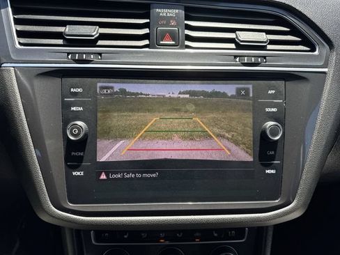 Used 2021 Volkswagen Tiguan SE AWD/4WD image 14