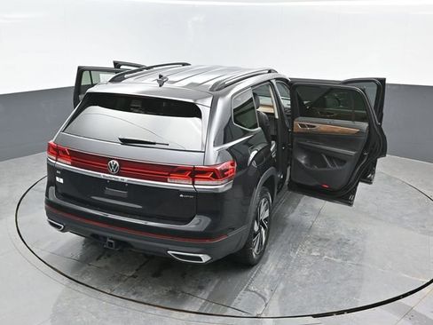Used 2024 Volkswagen Atlas SE image 25