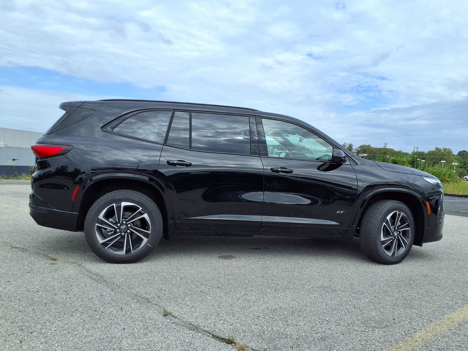 New 2027 Buick Enclave Sport Touring w/ Power Package FWD image 23