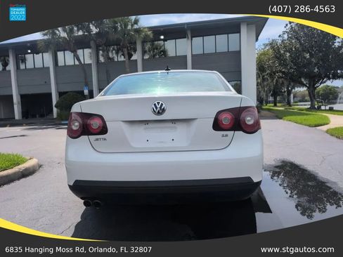 Used 2010 Volkswagen Jetta SE FWD image 4