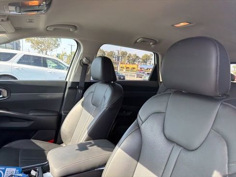 Certified 2023 Kia Sorento S FWD image 10