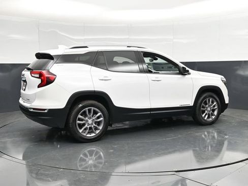 Used 2023 GMC Terrain SLT AWD/4WD image 2