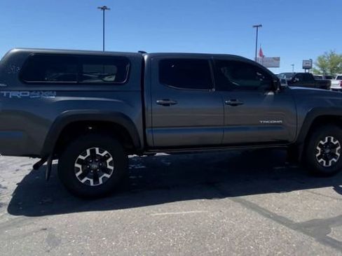 Used 2022 Toyota Tacoma TRD Off-Road w/ TRD Premium Off Road Package AWD/4WD image 9