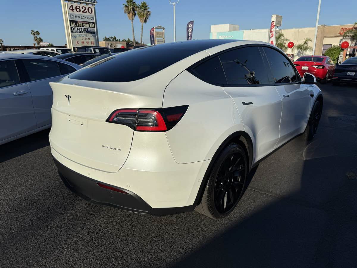 Used 2021 Tesla Model Y Long Range AWD/4WD image 2