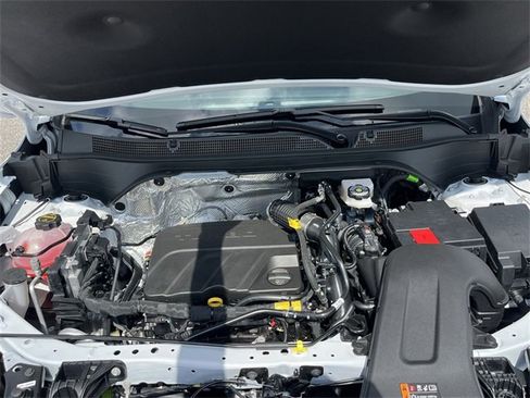 Used 2025 Chevrolet Trax RS w/ Driver Confidence Package image 27