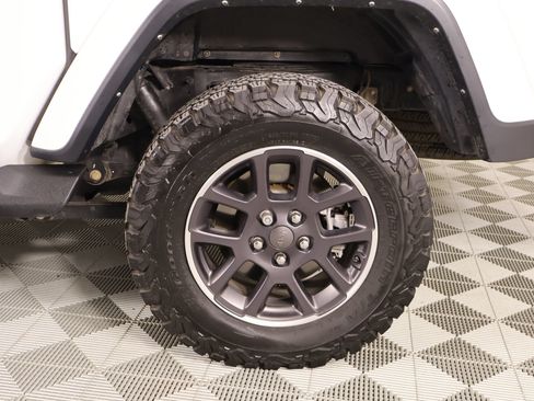 Used 2022 Jeep Gladiator Overland w/ Popular Equipment Package AWD/4WD image 18