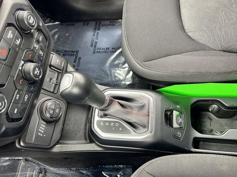 Used 2023 Jeep Renegade Trailhawk AWD/4WD image 24