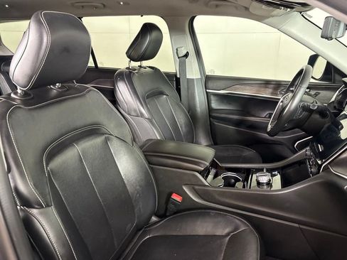 Used 2021 Jeep Grand Cherokee L Limited w/ Luxury Tech Group II AWD/4WD image 19