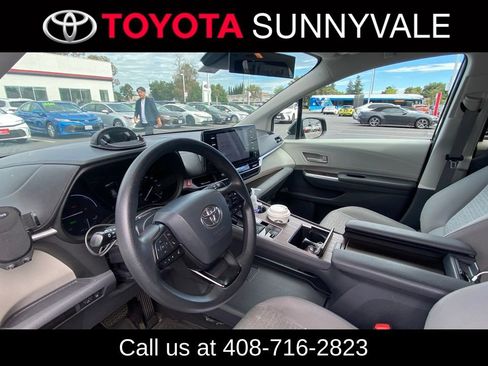 Used 2022 Toyota Sienna LE FWD image 4