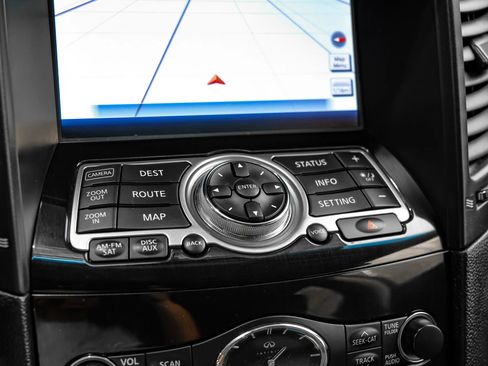 Used 2017 INFINITI QX70 AWD w/ Premium Package image 35