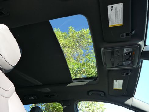 New 2025 Cadillac XT6 Premium Luxury image 28