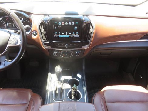 Used 2018 Chevrolet Traverse High Country AWD/4WD image 16