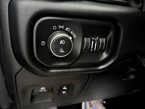 Used 2019 RAM 1500 Laramie AWD/4WD image 19