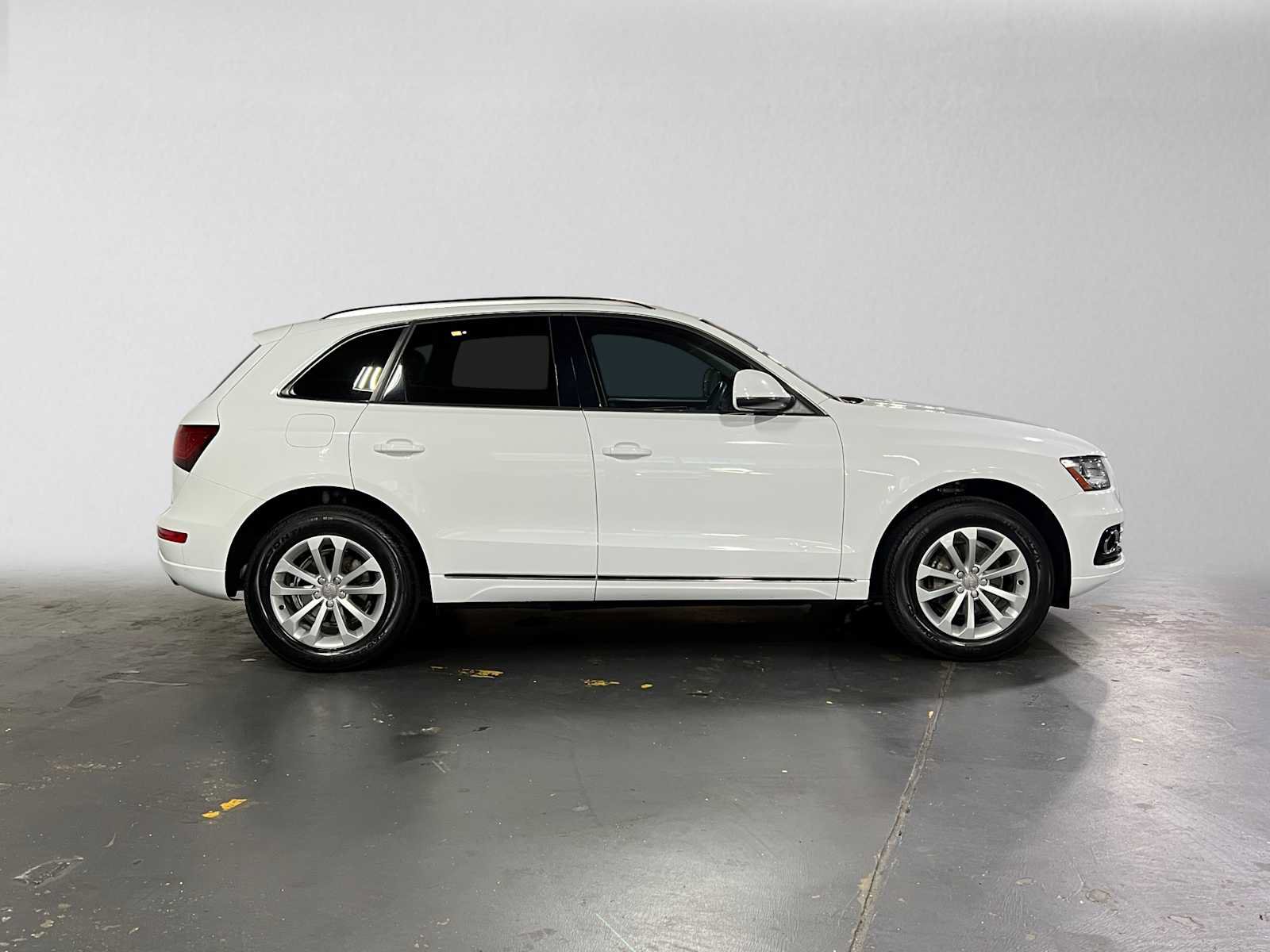 Used 2014 Audi Q5 2.0T Premium w/ Lighting Package AWD/4WD image 2